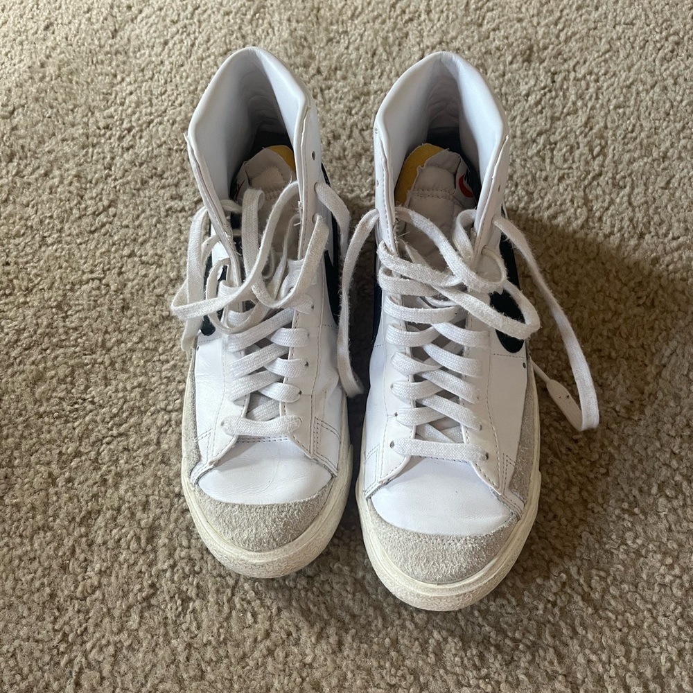 Nike White and Black Sneakers